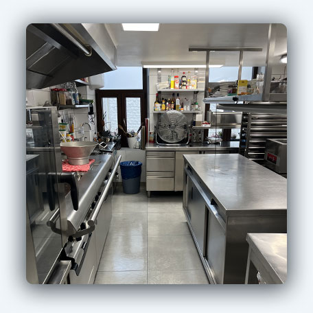 cuisines d'un restaurant nettoyées